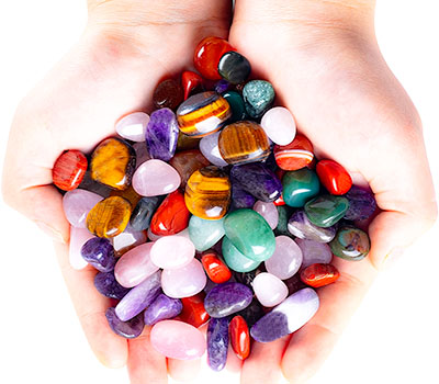 Avuç içindekidoğal taşlar
