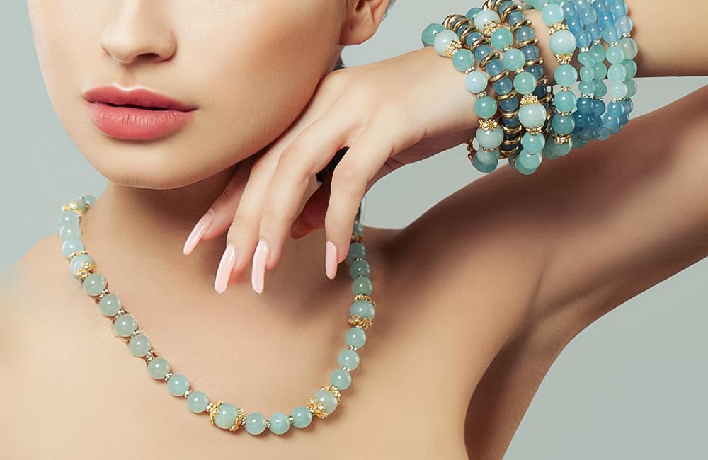 Zarafetin Işıltısı Değerli Taş Takılar