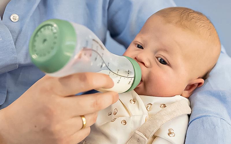 Bebek biborondan süt emiyor